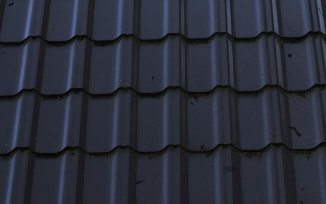 Flat vs Metal Roofing for Commercial Buildings: What Works Best on the Gold Coast?